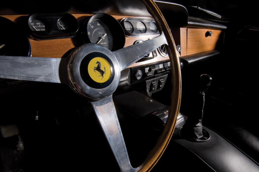  Ferrari 330 GT 2+2 1964 года  (фото 5 из 10)